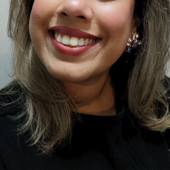 Hi! I'm Kris. - Picture 1 of 3